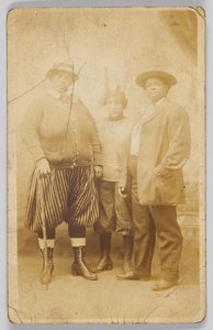 Pocztówka fotograficzna trzech niezidentyfikowanych kobiet, 1904-1918. autorstwa Unbekannt