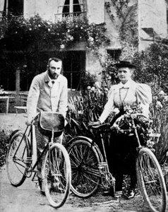 Pierre i Marie Curie, francuscy fizycy, przygotowują się do jazdy na rowerze autorstwa Unbekannt