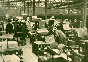 Sterty bagażu na stacji Charing Cross, 1930. autorstwa Unbekannt