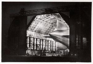 Przygotowania do lotu nocnego, Zeppelin LZ 127 Graf Zeppelin, 1933 autorstwa Unbekannt