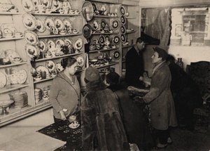 Podgląd przed aukcją majątku rodziny carskiej Romanowów, Moskwa, 1927, 1927. autorstwa Unbekannt