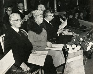 Queen Mary na koncercie Dziękczynienia za zwycięstwo, Royal Albert Hall, 1945, 1951. autorstwa Unbekannt
