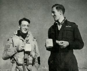 Personel RAF przy filiżance herbaty, Malta, II wojna światowa, 1942 1944. autorstwa Unbekannt