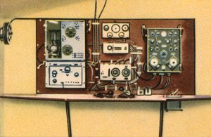 Sala radiowa na pokładzie latającej łodzi Dornier, lata 20., 1932. autorstwa Unbekannt