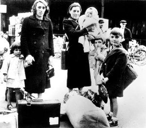 Uchodźcy z dobytkiem, okupowany przez Niemców Paryż, lipiec 1940 autorstwa Unbekannt