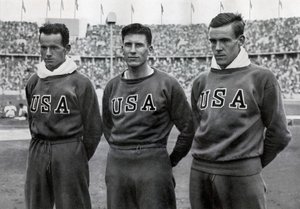 Robert Clark, Glenn Morris, John Parker, amerykańscy dziesięcioboiści, Igrzyska Olimpijskie w Berlinie, 1936 r. autorstwa Unbekannt
