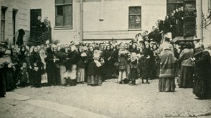 Żony żołnierzy rosyjskich czekające na wieści z frontu..., I wojna światowa, 1915, c1920. autorstwa Unbekannt