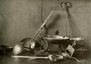 Sadiron, szczypce, skimmer, widelec, nóżki i miedziana patera, XVIII w., 1937. autorstwa Unbekannt