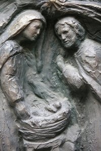 Kościół Saint-Pierre de Montmartre: Rzeźba na drzwiach Notre Dame: Narodzenia, Paryż, Francja autorstwa Unbekannt