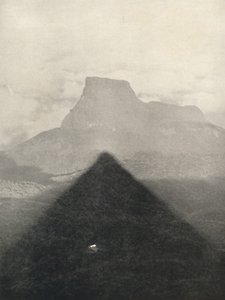 Shadow of Adamspike o wschodzie słońca, 1926 autorstwa Unbekannt