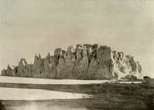 Ząbkowany brzeg lodowca na południe od przylądka Borne, wyspa Ross, c1908, 1909. autorstwa Unbekannt