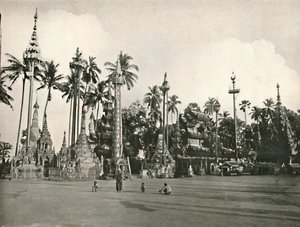 Kapliczki w pagodzie Shwedagon, Rangun, 1900. autorstwa Unbekannt