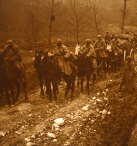 Żołnierze w ruchu, c1914-c1918 autorstwa Unbekannt