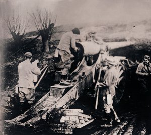 Żołnierze z ciężką artylerią, c1914-c1918 autorstwa Unbekannt