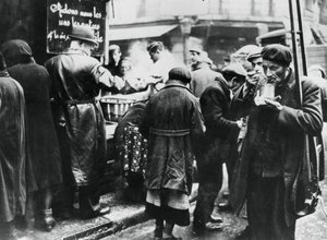 Kuchnia dla potrzebujących, les Halles, Paryż okupowany przez Niemców, luty 1941 autorstwa Unbekannt