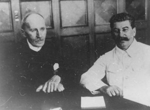 Sowiecki przywódca Józef Stalin z francuskim pisarzem Romainem Rollandem, Moskwa, ZSRR, 28 czerwca 1935 autorstwa Unbekannt