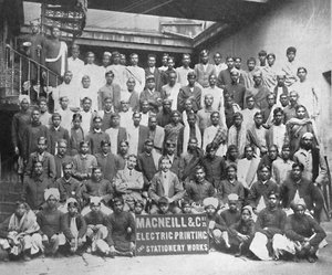 Pracownicy drukarni i papierni Macneill & Co., Kalkuta, 1917 r. autorstwa Unbekannt