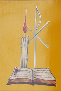 Witraż. Świeca na ołtarz i Biblia, Aneho, Togo autorstwa Unbekannt