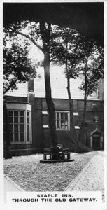 Staple Inn, Through the Old Gateway, Londyn, ok. 1920 r. autorstwa Unbekannt