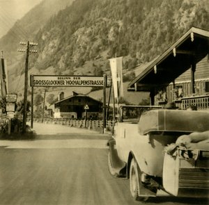 Początek drogi wysokoalpejskiej Grossglockner, Fusch an der Großglocknerstraße, Austria, ok. 1935. autorstwa Unbekannt