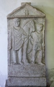Stela, Valerio Alucenzio, kamień, 3 centy. autorstwa Unbekannt