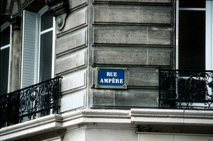 Znak drogowy, Rue Ampere, Paryż, Francja autorstwa Unbekannt