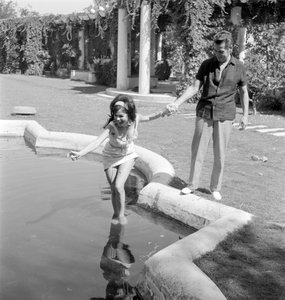 AKTORKA LAYA RAKI Z AKTOREM RON RANDELL W WENECJI LIDO - 1961 autorstwa Unbekannt