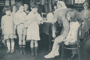 Testowanie odruchu rzepki pod kątem choroby układu nerwowego, c1935 autorstwa Unbekannt