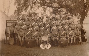 Batalion Band Pierwszego Batalionu Królowe Własny Królewski Pułk West Kent. Poona, Indie, 1 autorstwa Unbekannt