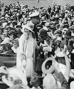 Książę i księżna tłumnie oblegani w Auckland, 1927, 1937 autorstwa Unbekannt