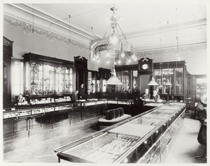 Emporium Faberge (zdjęcie czarno-białe) autorstwa Unbekannt