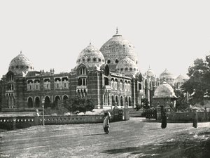 The Great College, Baroda, Indie, 1895. autorstwa Unbekannt