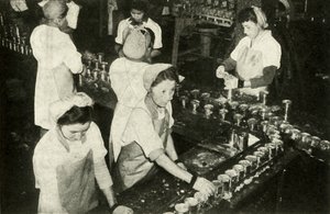 Wielki przemysł łososiowy - indyjskie dziewczęta pracujące w dziale konserw, ok. 1948 r. autorstwa Unbekannt