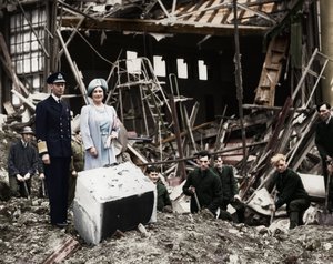 Zniszczenie bomby inspekcyjnej króla i królowej, Pałac Buckingham, Londyn, II wojna światowa, 1940 autorstwa Unbekannt