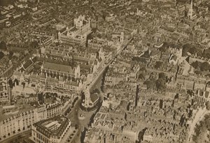The Lair of the Law, jak niewielu londyńczyków kiedykolwiek to widziało: Świątynia i sądy sprawiedliwości, c1935. autorstwa Unbekannt