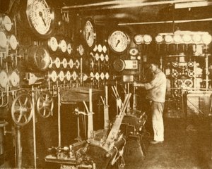 Platforma sterowania silnikiem głównym Aquitania., c1930. autorstwa Unbekannt