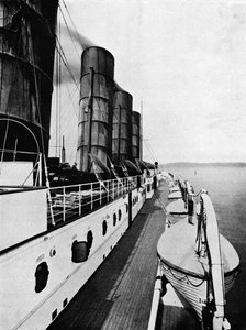 Pokład łodzi Lusitanii z łodziami ratunkowymi, 1915 autorstwa Unbekannt