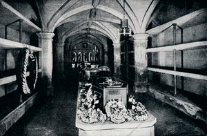 Krypta pod prezbiterium kaplicy św. Jerzego, zamek Windsor, 1910 1911 autorstwa Unbekannt