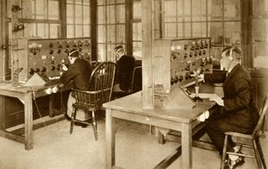 Sala transmisji bezprzewodowej na lotnisku Croydon, południowy Londyn, 1928, 1935. autorstwa Unbekannt