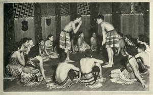 Te maoryskie dzieci z Native School, Whakarewarewa, grają w grę ręczną, c1948. autorstwa Unbekannt