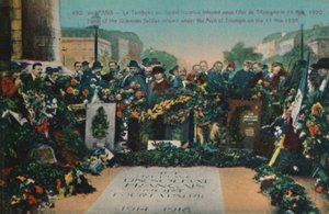 Grób Nieznanego Żołnierza pochowany pod Łukiem Triumfalnym 11 listopada 1920 r., Paryż, ok. 1920 r. autorstwa Unbekannt