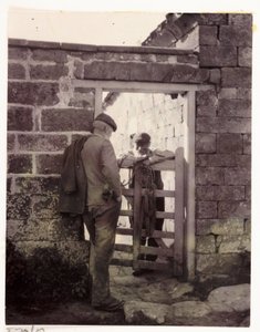 Dwóch mężczyzn rozmawiających przez bramę, ok. 1905 autorstwa Unbekannt