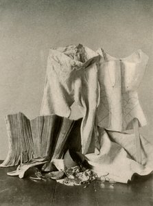 Dwie pary gorsetów, bryczesy, woreczek na koraliki, torebka i halka pikowana, XVIII w., 1937. autorstwa Unbekannt