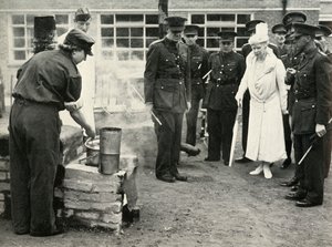 Oglądanie ATS dziewczyny w pracy... Wojskowa Szkoła Gotowania w Aldershot, c1941, 1951. autorstwa Unbekannt