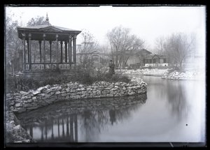 William Butler, dyrektor Yeatman High School, fotografujący w Fairground Park. autorstwa Unbekannt