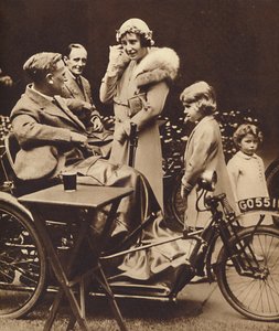 Z niepełnosprawnymi byłymi żołnierzami, c1936, 1937 autorstwa Unbekannt