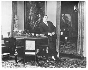 Wolfgang Gurlitt w gabinecie swojej galerii przy Potsdamer Strasse w Berlinie, ok. 1900. 1925. autorstwa Unbekannt