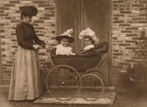 Kobieta i dzieci w wózku, 1937 autorstwa Unbekannt