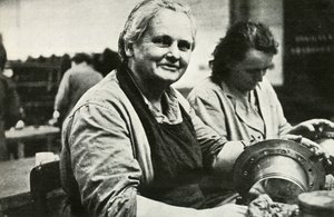 Kobiety pracujące przy konserwacji i naprawie samolotów, Południowa Walia, II wojna światowa, c1939-c1944 1946. autorstwa Unbekannt