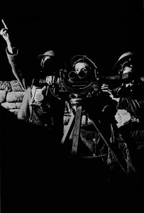 Kobiety na służbie na baterii przeciwlotniczej, 1943 autorstwa Unbekannt